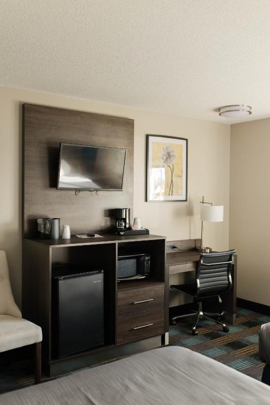 Suite with Two Queen Beds - Mobility Access/Non-Smoking image 4