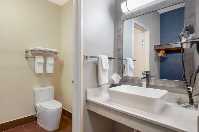 King Room image 2