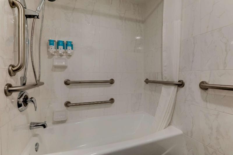 Deluxe Queen Room with Two Queen Beds - Accessible, Tub image 2