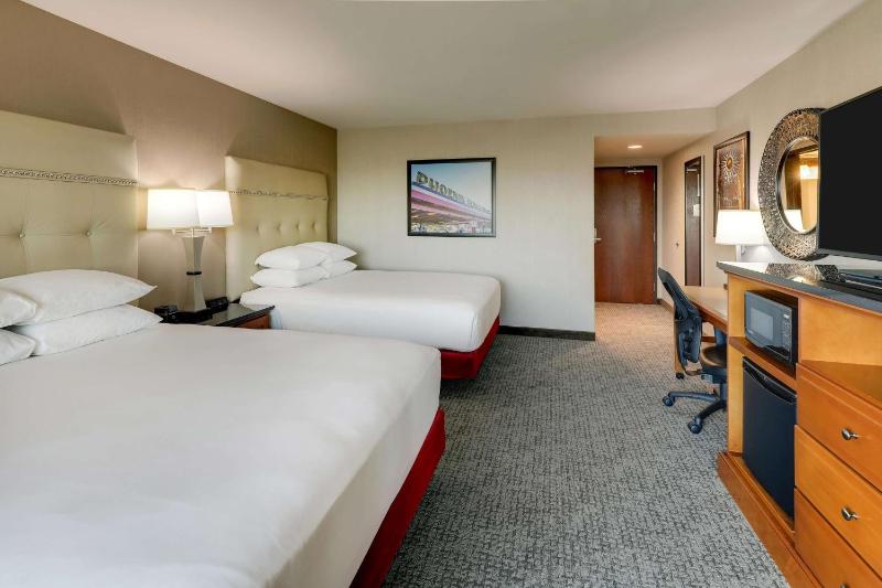 Deluxe Queen Room with Two Queen Beds with Terrace image 4