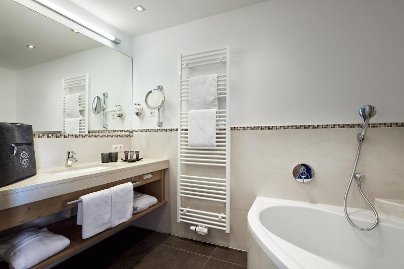 Two-Bedroom Suite image 3