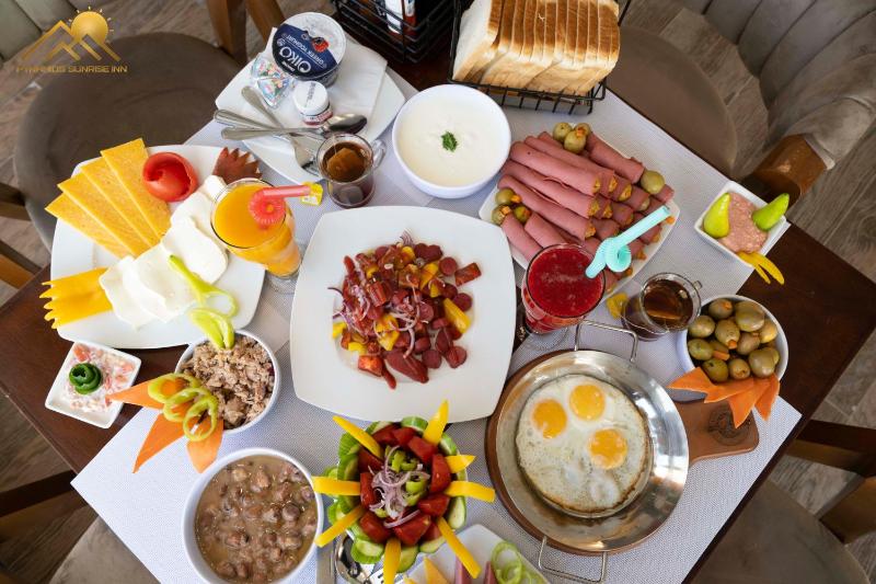 Deluxe Double or Twin Room image 4