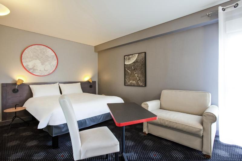 Standard Double Room image 3