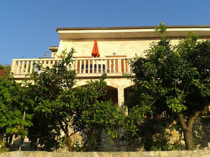 Apartment Splitska - image 10