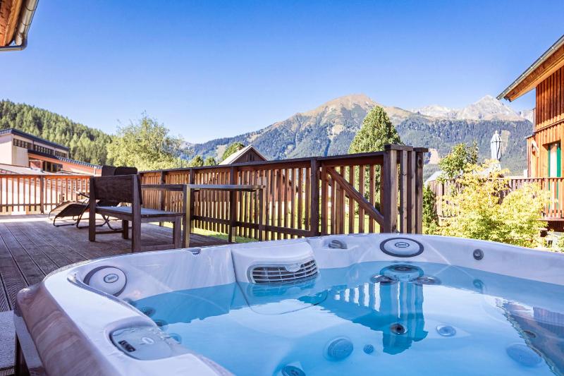 Premium Chalet 7 with Infrared Sauna & Whirlpool image 1