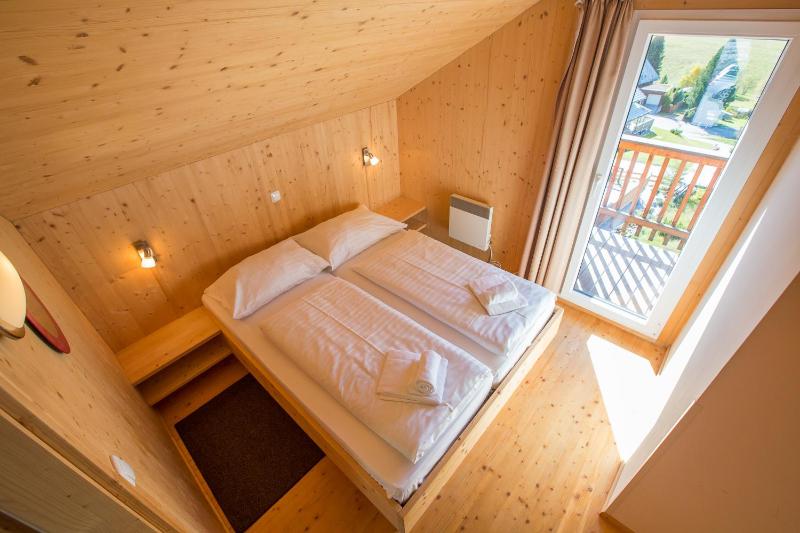 Superior Chalet 43 with Whirlpool bathtub image 4