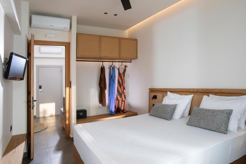 Junior Suite with Balcony image 1
