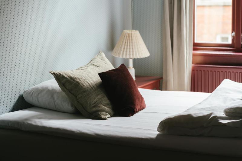 Single Room with Shared Bathroom image 4