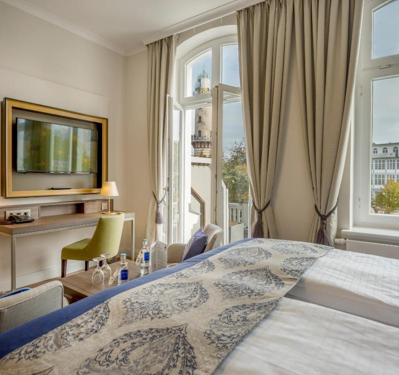 Deluxe Double Room with Balcony image 1