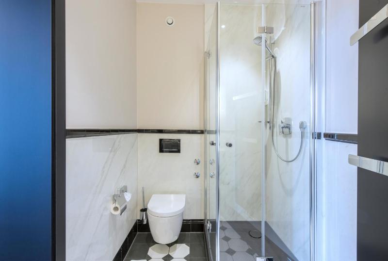 Deluxe Double Room with Balcony image 4