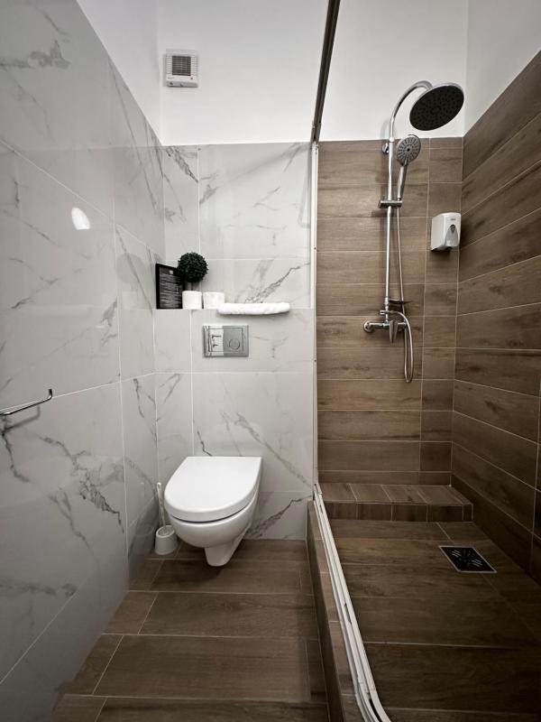 Deluxe Double or Twin Room image 4