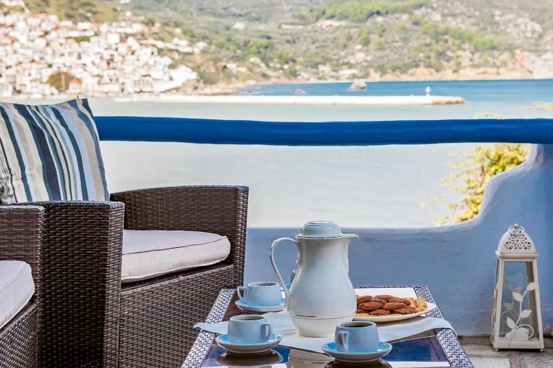 Karavos Sea View Apartments - image 7
