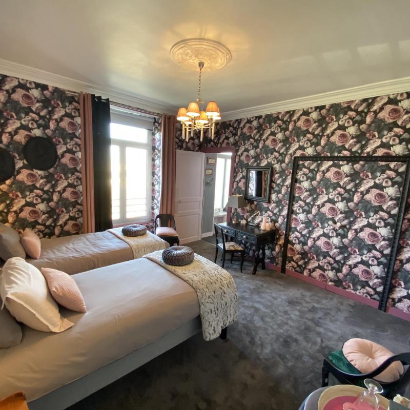 Large Double Room image 4