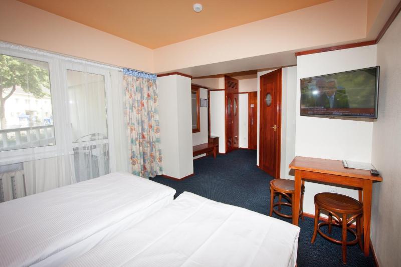 Tauras Center Hotel - image 9