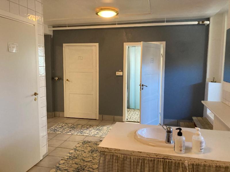 Twin Room with Shared Bathroom image 3