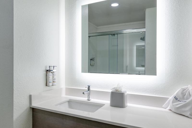 Standard Room image 4