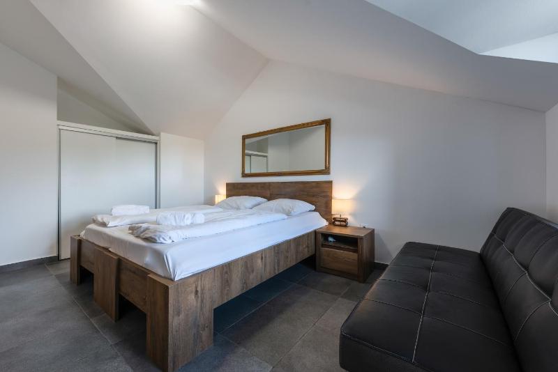 Comfort One-Bedroom Apartment with Balcony and Sea VIew image 3