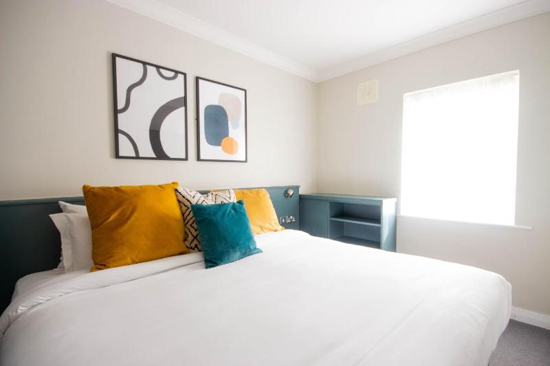 One-Bedroom Apartment image 1