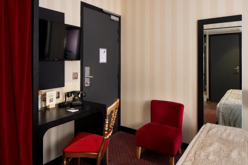 Classic Double Room image 3