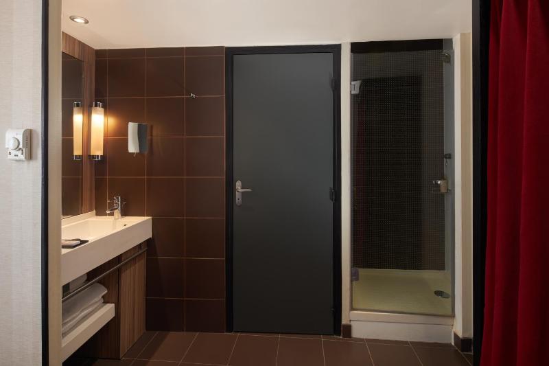 Classic Double Room image 4