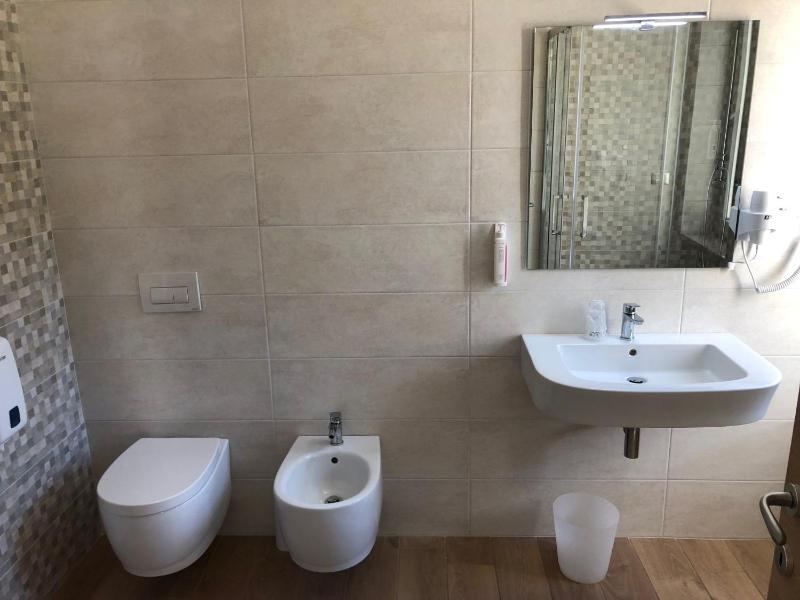 Single Room image 4