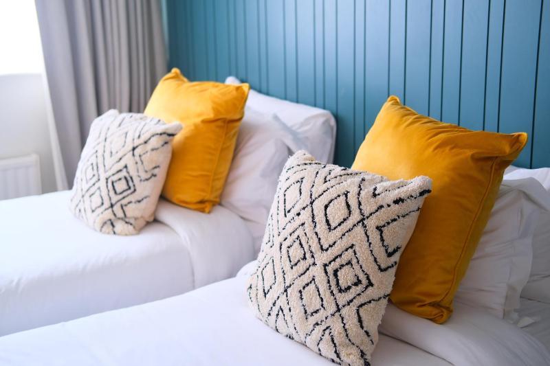 Twin Room image 3