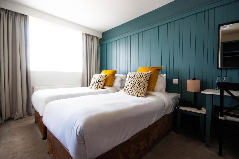 Twin Room image 4