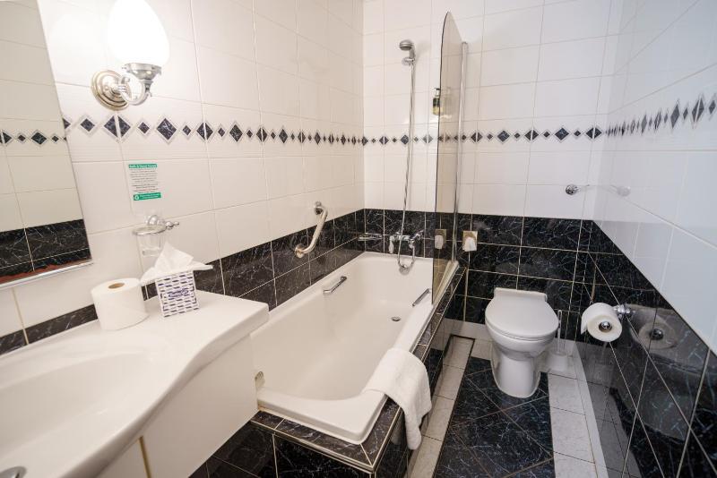 Twin Room image 1