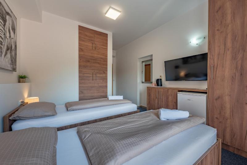Comfort Double Room with Balcony image 4