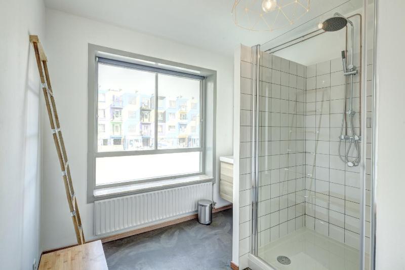 Four-Bedroom Apartment with Balcony  image 2