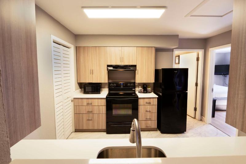 Queen Suite with Two Queen Beds - Non Smoking image 4