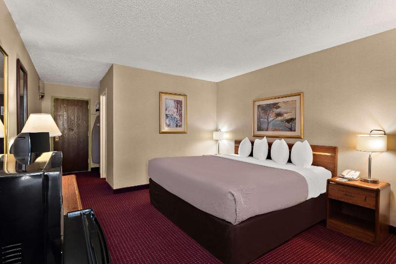 King Room - Non-Smoking image 3
