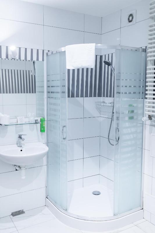 Deluxe Double Room with Bath image 4