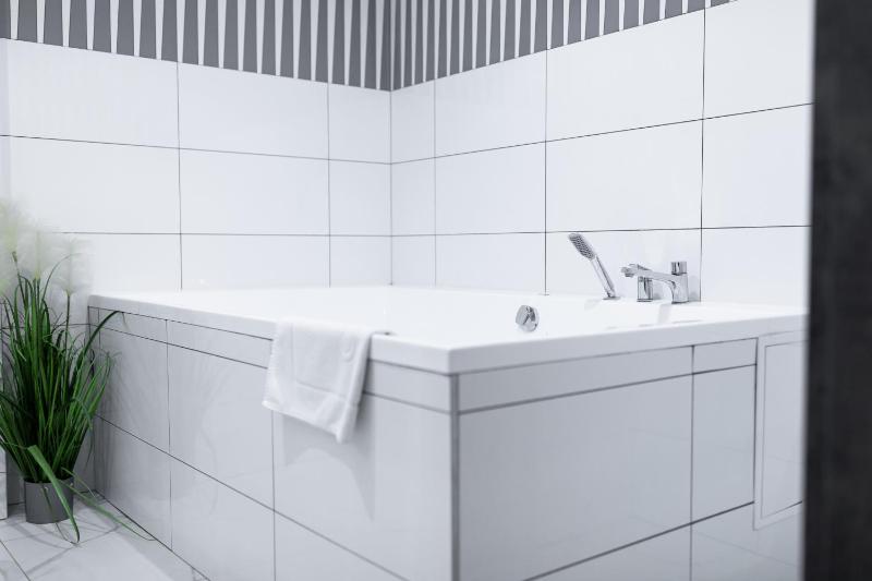 Deluxe Double Room with Bath image 3