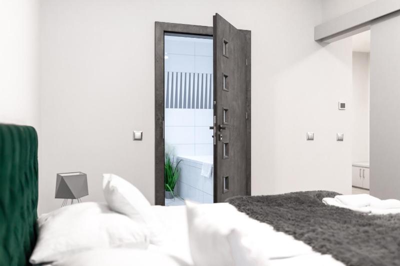 Deluxe Double Room with Bath image 2