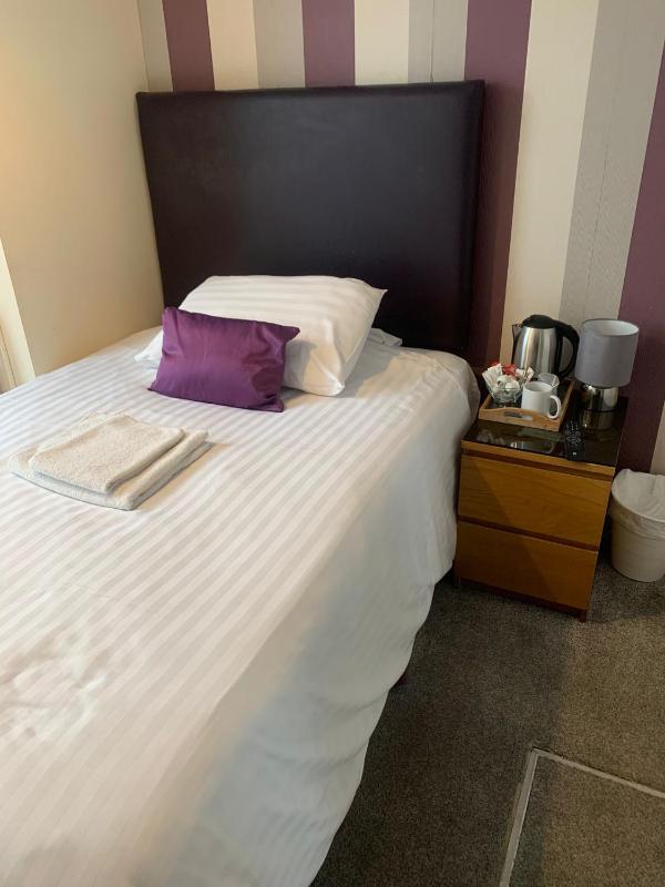 Single Room image 3