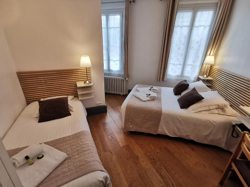 Standard Triple Room image 1