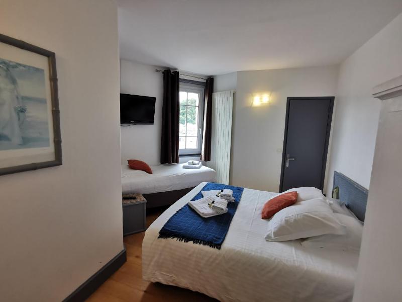 Standard Triple Room image 3