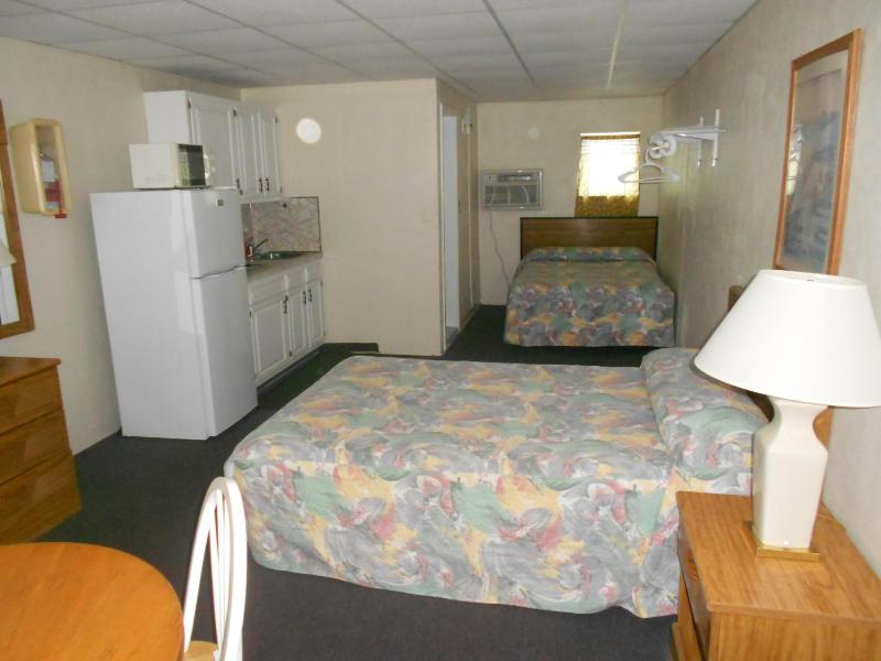 Family Room image 3