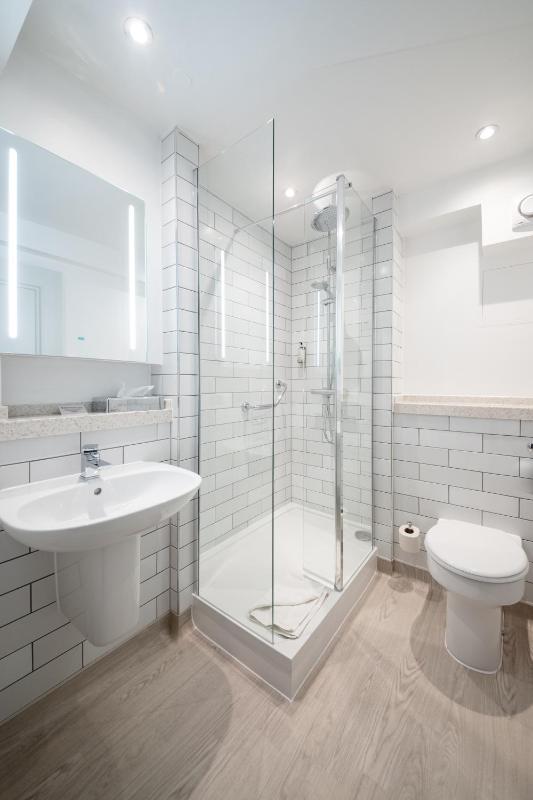 Standard Twin Room image 1
