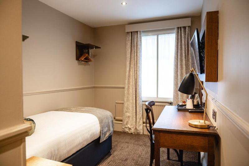 Single Room image 4