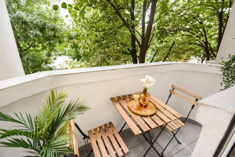 Ideal Home - Spacious & Modern Accommodation near Unirii Square - image 16