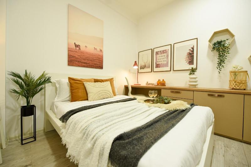 Ideal Home - Spacious & Modern Accommodation near Unirii Square - image 1