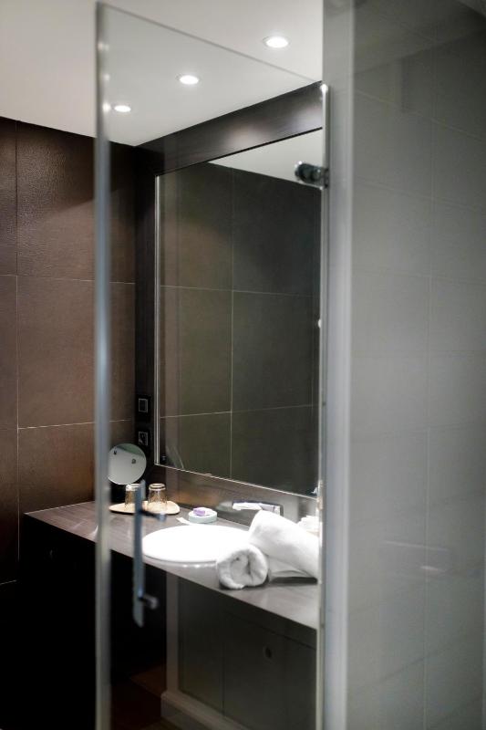 Deluxe Double or Twin Room image 2