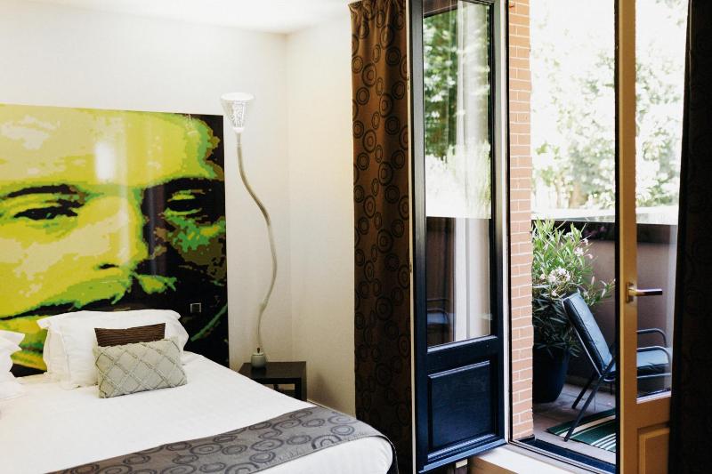 Deluxe Double or Twin Room image 1