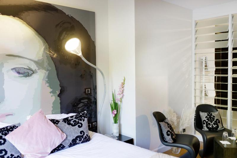 Deluxe Double or Twin Room image 4