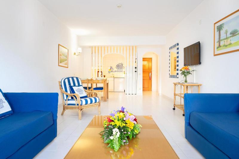 Standard One Bedroom Apartment image 3