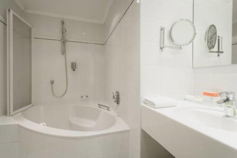 Small Single Room image 3