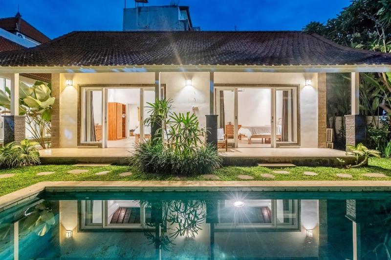 Jungle Amaranth Villa Canggu - Exclusive 3BR Retreat with Pool Modern Amenities and Top Location - image 14