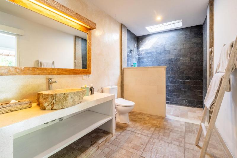 Jungle Amaranth Villa Canggu - Exclusive 3BR Retreat with Pool Modern Amenities and Top Location - image 27